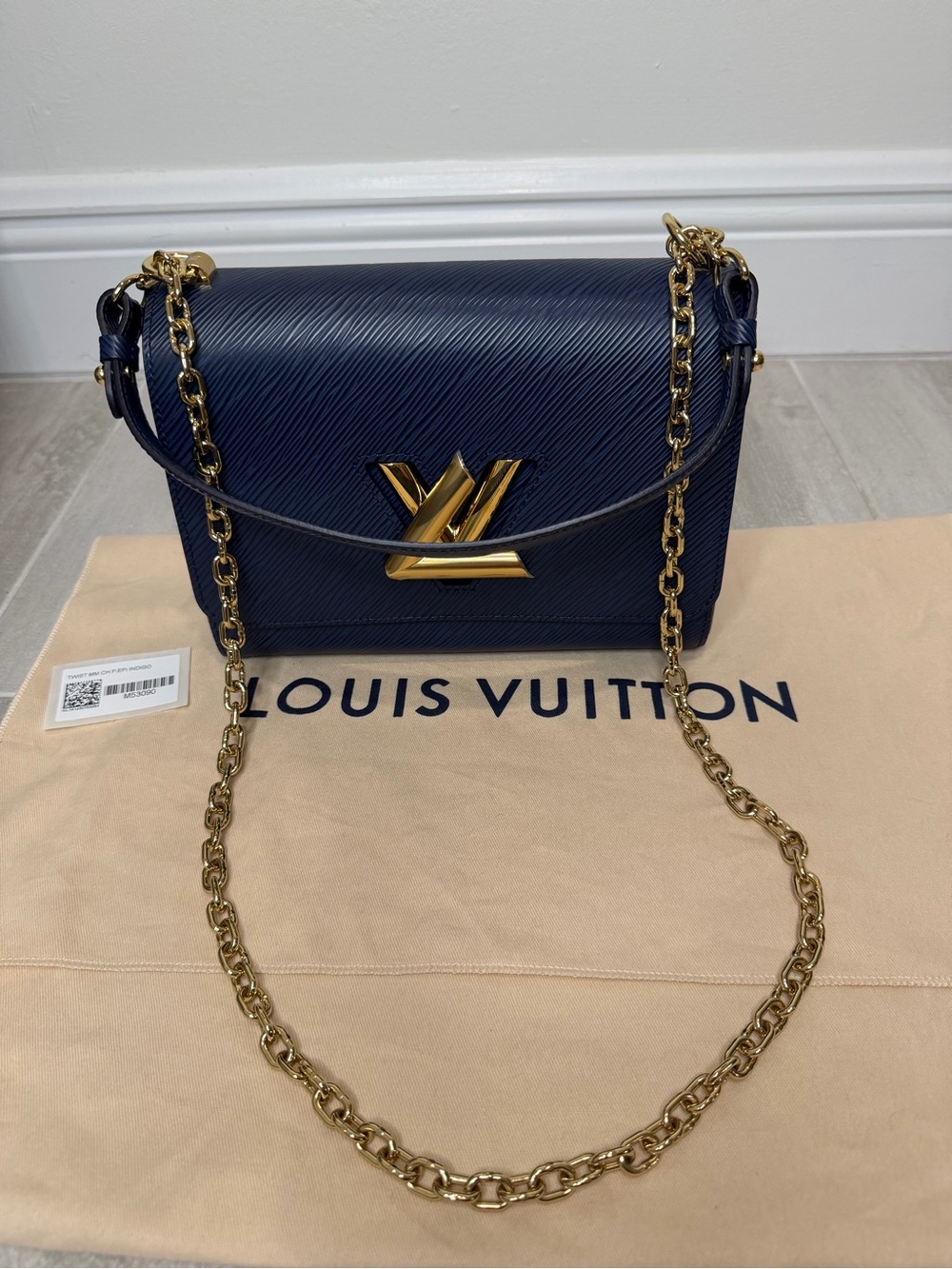 Louis Vuitton Navy Leather Twist MM Shoulder Bag with Gold Chain - Picture 10 of 12